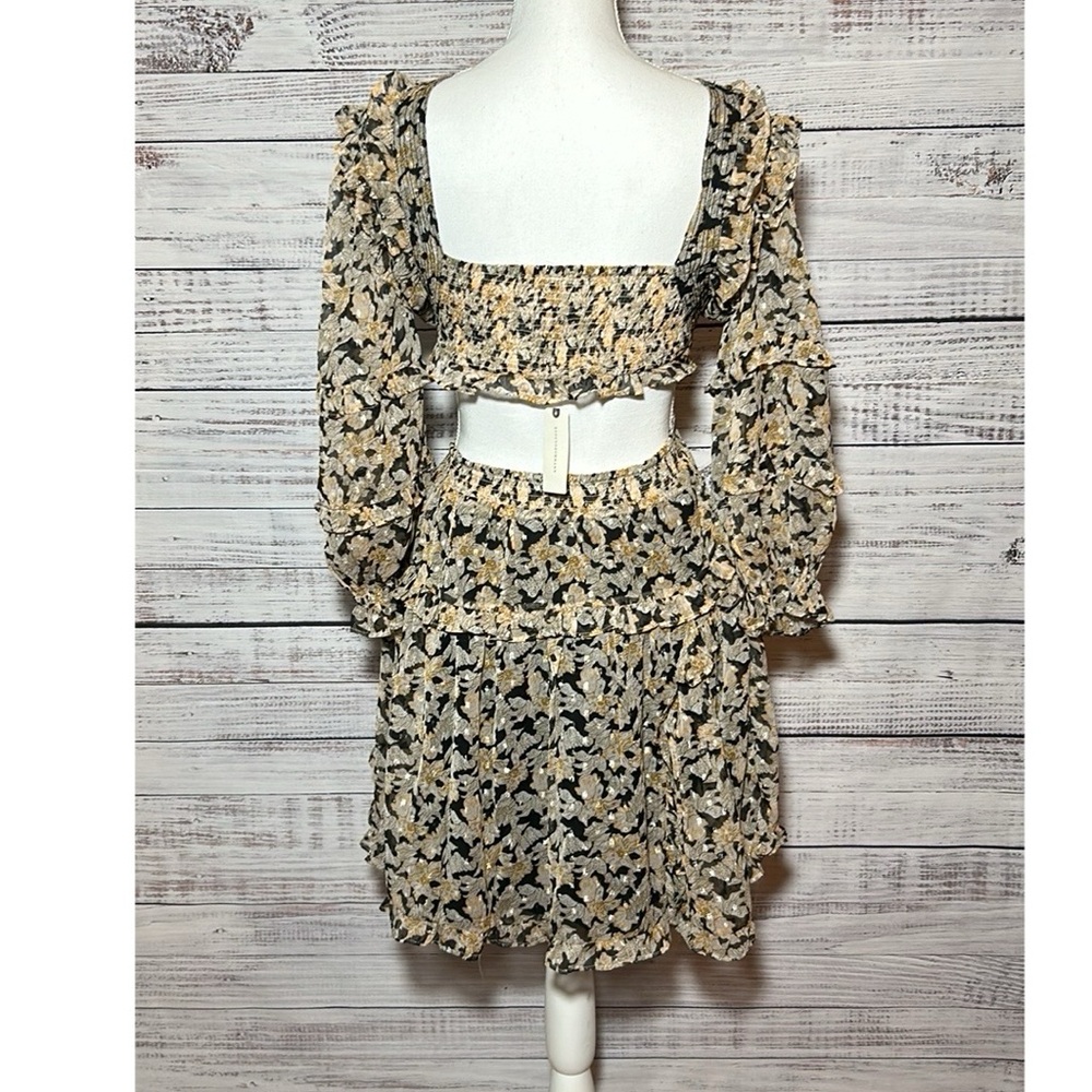 Anthropologie V Neck Ruffle Mini Dress Neutral Motif
Size Small - Picture 13 of 16